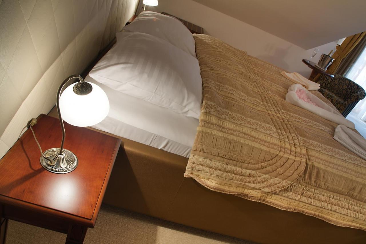 Hotel Gold Chotoviny Rom bilde